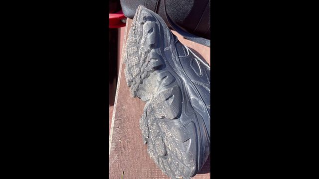 Dirty Foot Worship: Clean My Sneakers