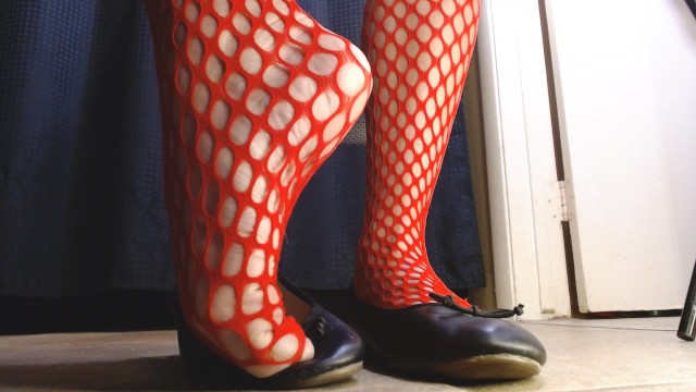 Red Fishnet Ballet Flats: Shoeplay with Dipping Toes and Wiggles