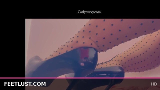 Nylon-clad feet in heels: Side view play