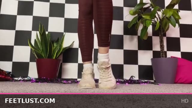 Kira Loster Shows Off Bare Feet, Socks & Sneakers with Steamy Dirty Talk for Foot Fetish Fans