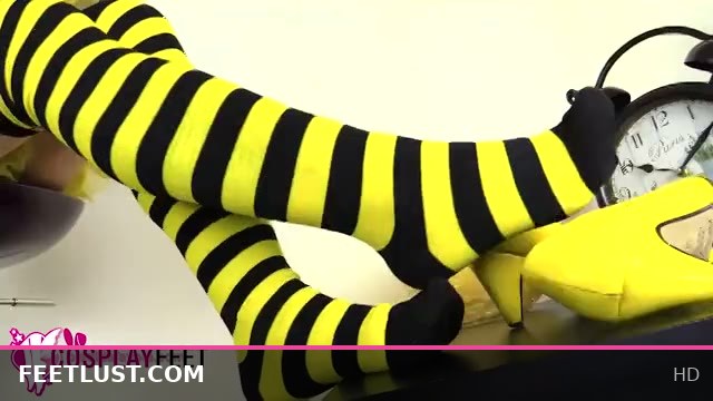 Cosplayer Lilith in Bee Costume Teases You with Seductive Toe Play