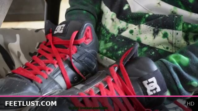 DC Spartan Gets Intense: Sole Ripping, Cutting, and Hardcore Jerking Off Session